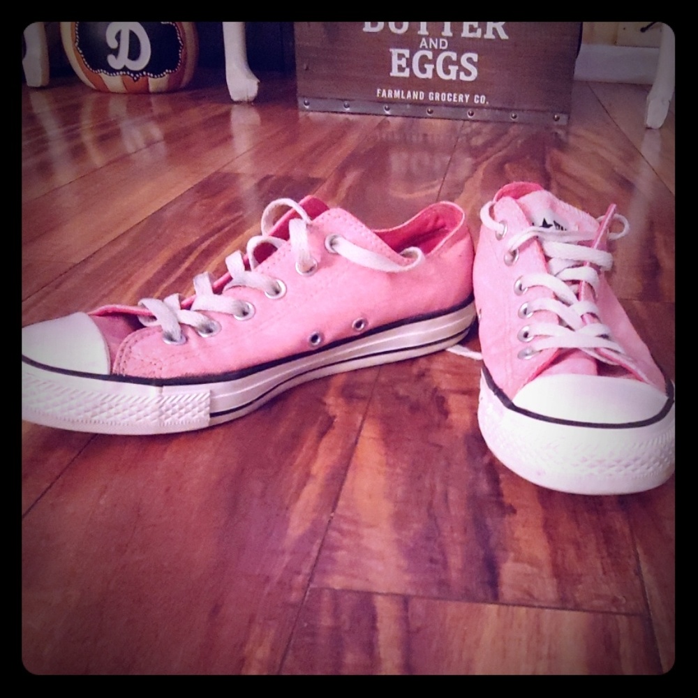 Pink Converse all Stars